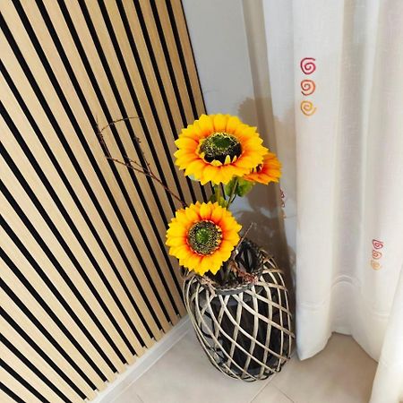 Comfy Apartment In ซาลอว์ ภายนอก รูปภาพ