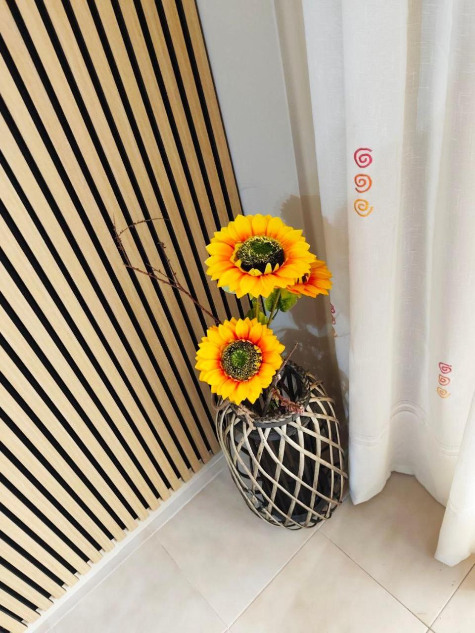 Comfy Apartment In ซาลอว์ ภายนอก รูปภาพ